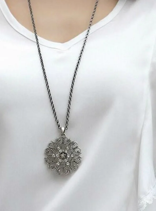 Fashion major circular hollow flower long necklace sweater chain Transparent Opaque Sheer