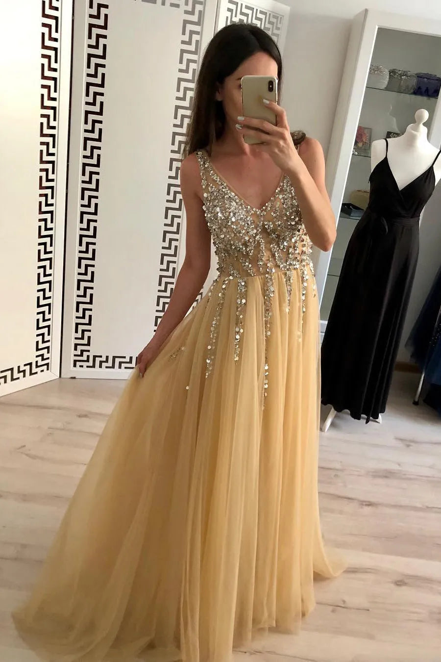 Tulle A-Line V-Neck Backless Appliques Party Prom Dress